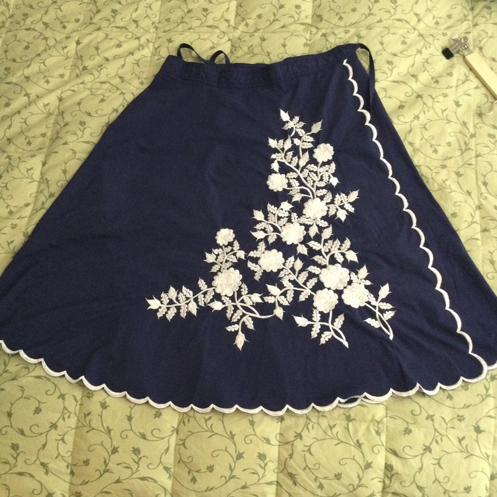 Vintage wrap skirt with amazing details!